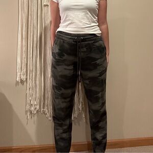 Camouflage sweat pants size M